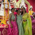 Kajol Instagram - Day 2 and the madness continues .. so many people being fed, praying and all with family .. it’s an experience! Love our pujas for all of it . #durgaashtami #durgapuja #itsallaboutfaith