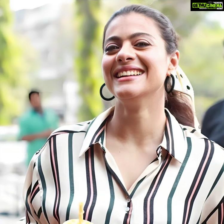Kajol Instagram - #helicoptereela turned the whole nightmare of going #backtoschool into a mad happy memory.. All thanks to the late @pradeepsarkar and team.. School wasn’t half as much fun! #5yearsofeela @riddhi_sen_