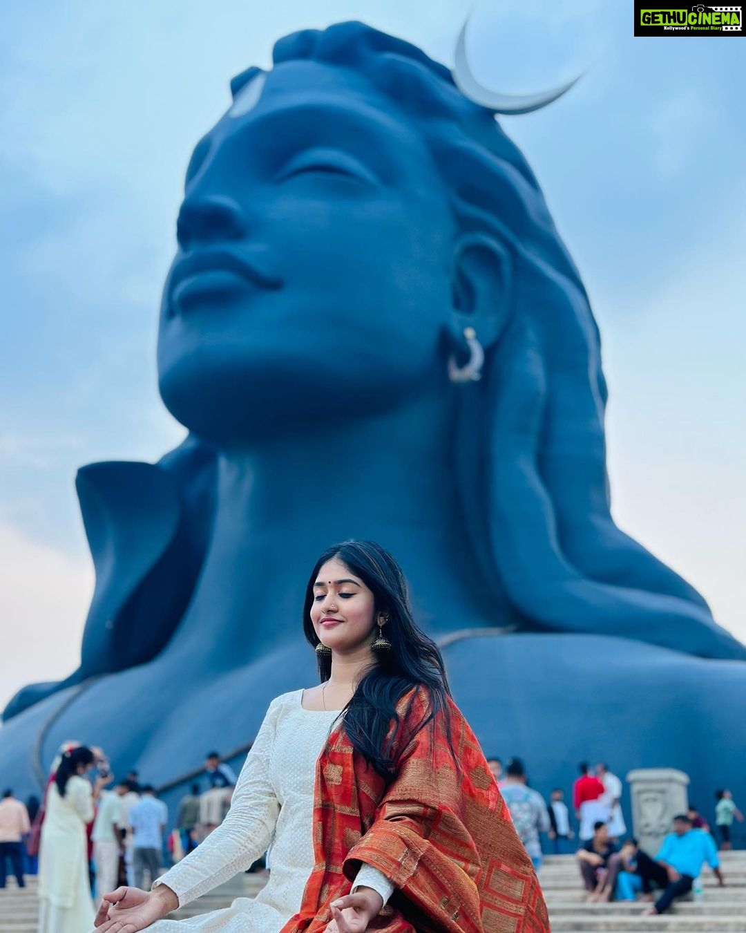 Kalyani Anil - 226.6K Likes - 🙏🏻🤍
👗 @geesahh_designs
📸 @sonu_.sajeev 😘
#adiyogi