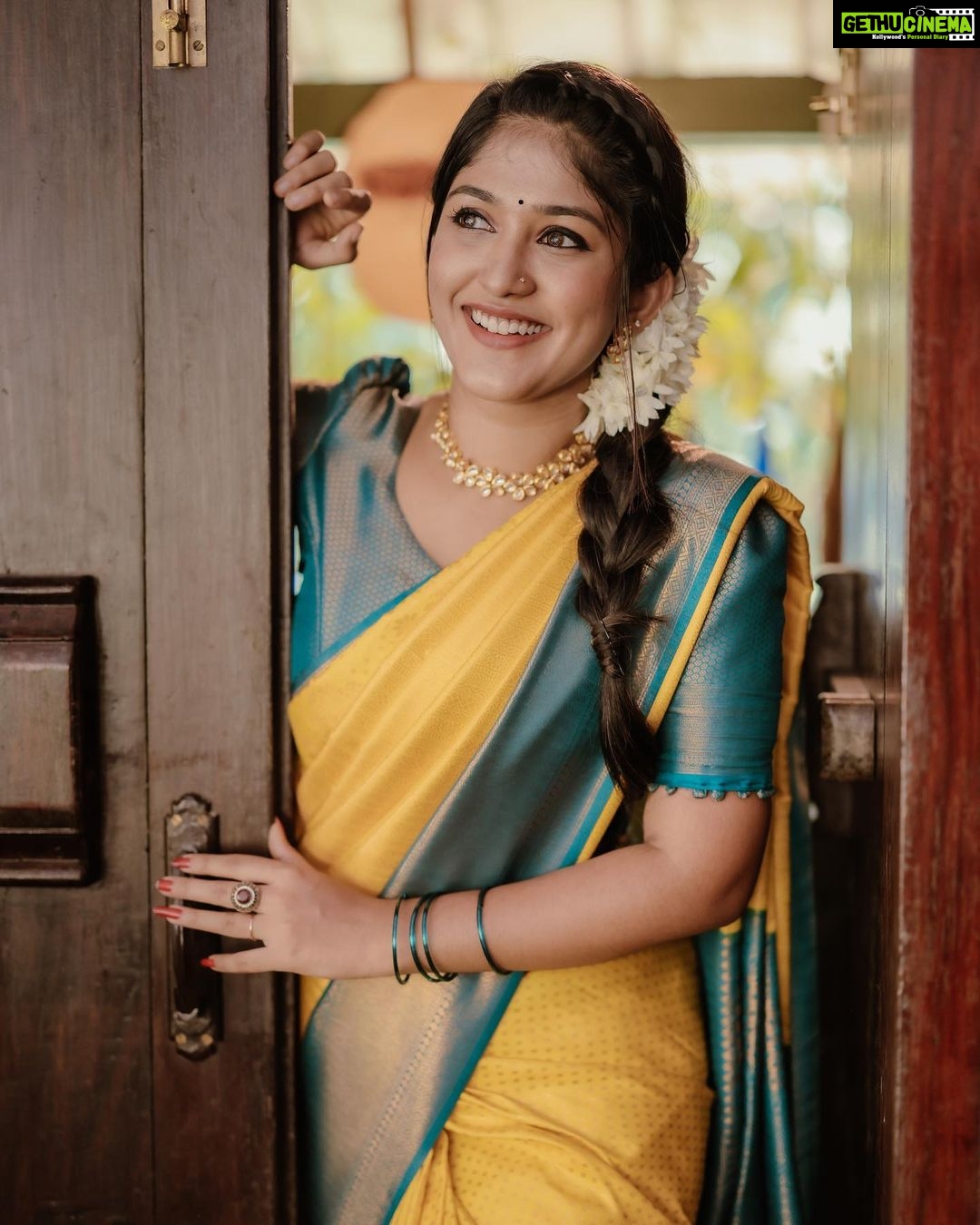 Kalyani Anil Instagram - ✨💛 📸 @travancoreads @jithuthampifm 🎨 @momentssbyelementricx Location @mollyskovalam