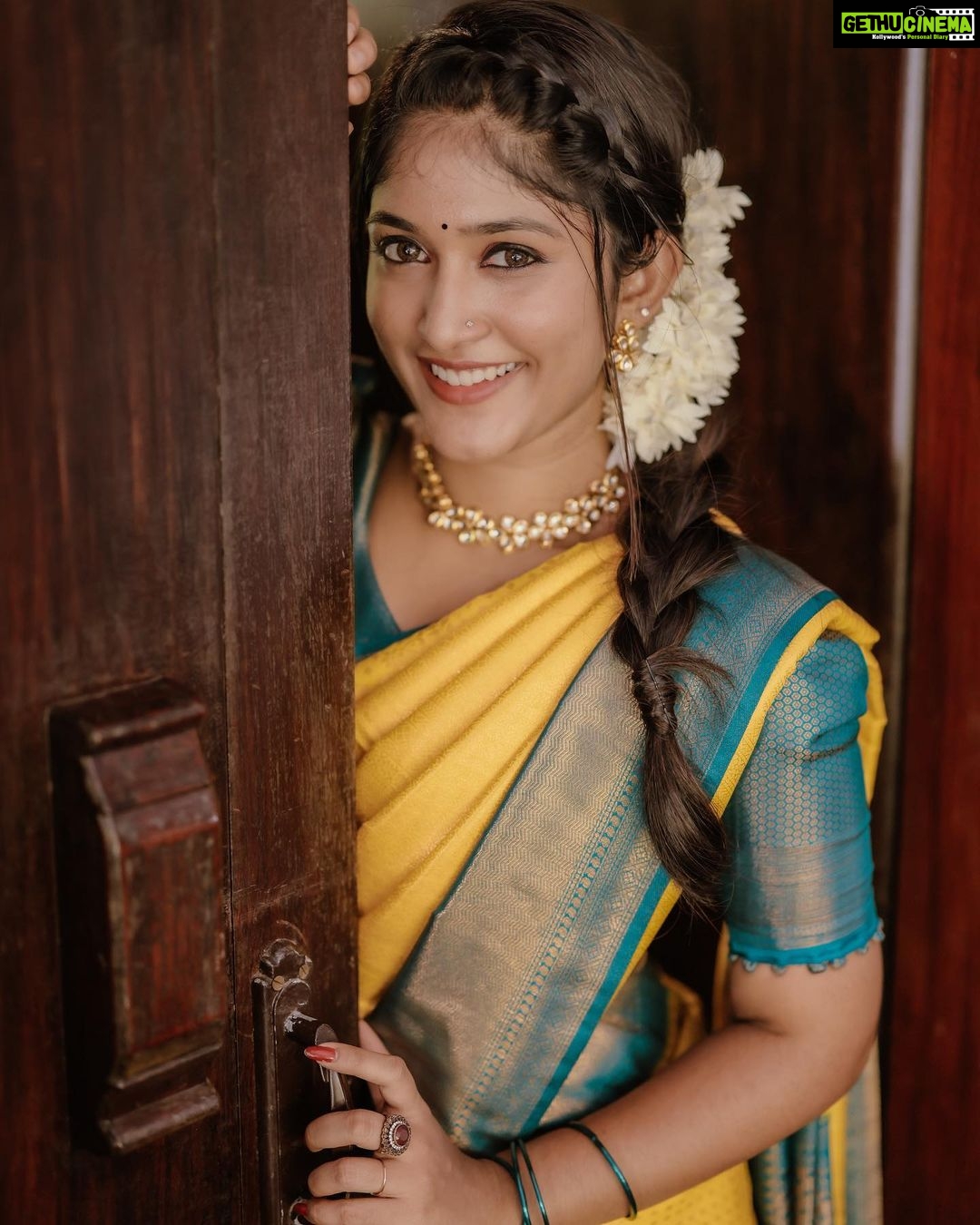 Kalyani Anil Instagram - ✨💛 📸 @travancoreads @jithuthampifm 🎨 @momentssbyelementricx Location @mollyskovalam