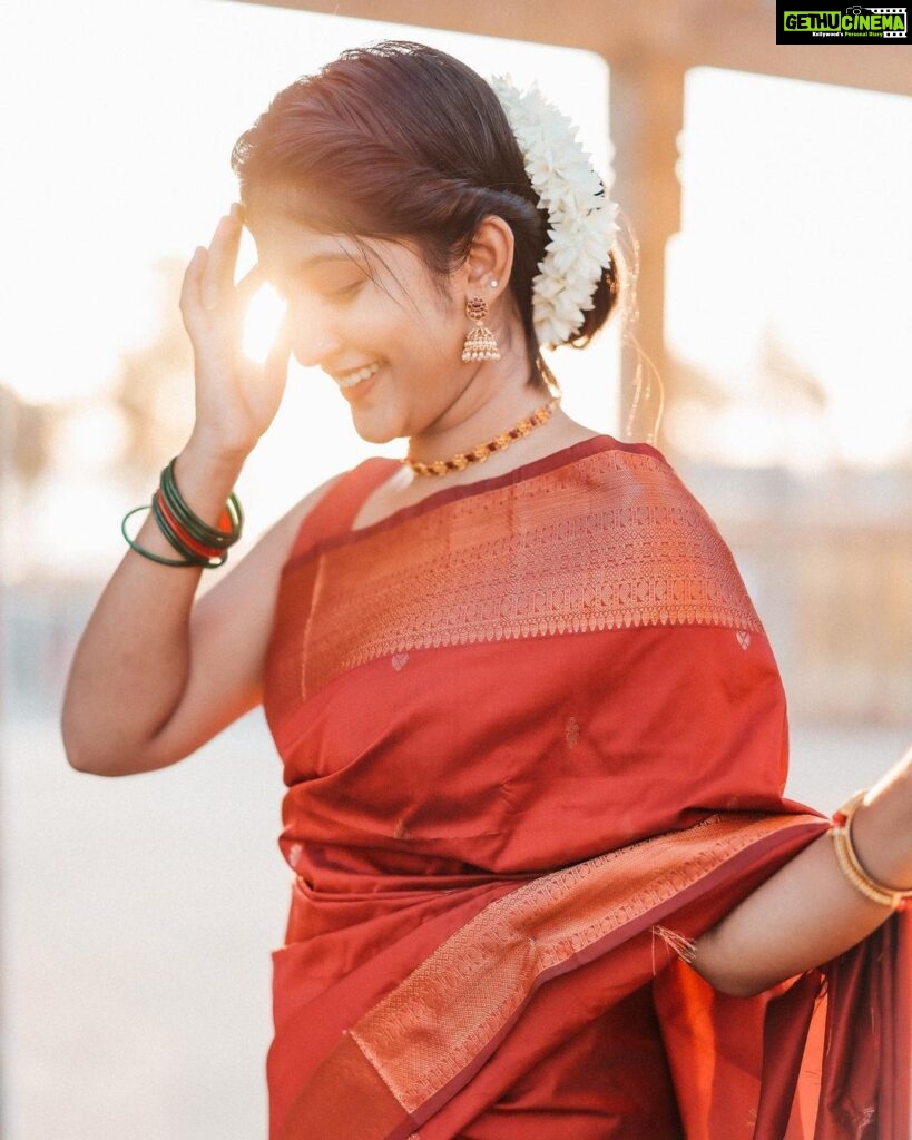 Kalyani Anil Instagram - 🪞🌞✨ Saree @anicham_boutique 📸 @travancoreads @jithuthampifm 🎨 @momentssbyelementricx