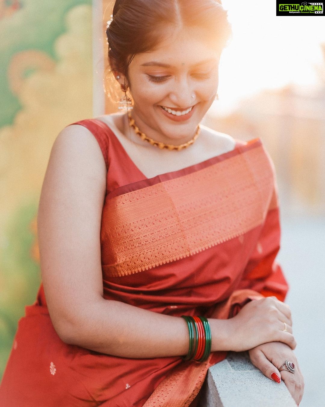 Kalyani Anil Instagram - 🪞🌞✨ Saree @anicham_boutique 📸 @travancoreads @jithuthampifm 🎨 @momentssbyelementricx