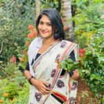 Kalyani Anil Instagram - എത്ര കണ്ടാലും മതി വരില്ലല്ലോ…🤍🪷 Saree @ar_handlooms_kuthampully 📸 @deepthi8934 😘