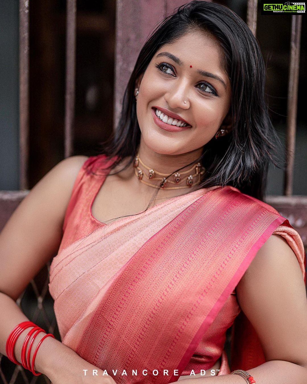Kalyani Anil Instagram - 🪔🦢🌙 Saree @anika._.boutique 📸 @travancoreads @jithuthampifm