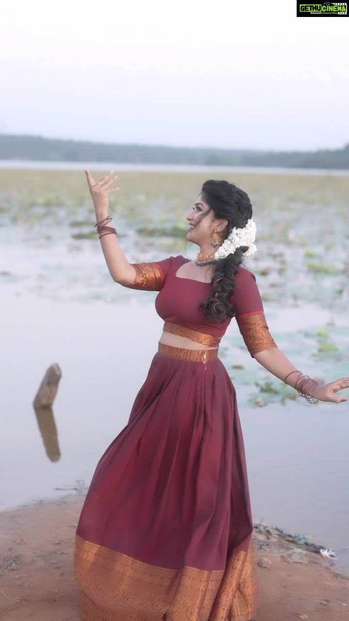Kalyani Anil - 97.2K Likes - Marudaani ✨♥️
Designer @_aryaprajith_
#reelkarofeelkaro #reelitfeelit #trend #viral #dance #dancechallenge #traditional #marudaani