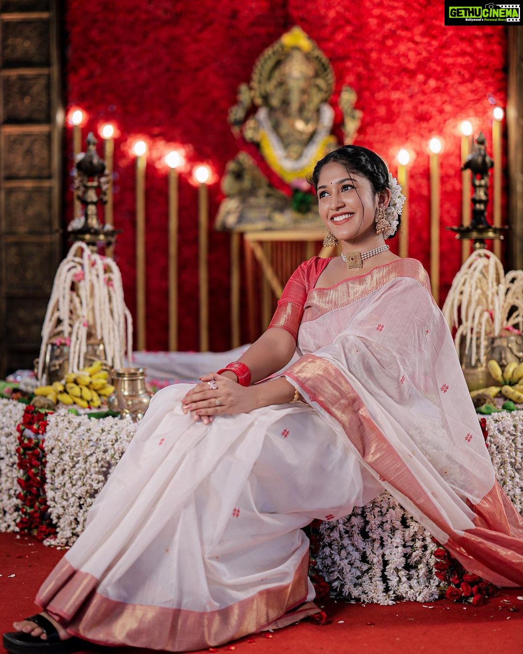 Kalyani Anil Instagram - 🤍✨ Saree @sreelakshanyaa Camera @travancoreads @jithuthampifm