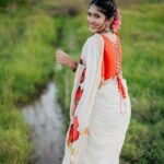 Kalyani Anil Instagram - അവിട്ടം ദിനാശംസകൾ 🌺 Onam series -7🌸 Saree @navamimypassionyourfashion 📸 @travancoreads @jithuthampifm Blouse @geesahh_designs 💄 @brides_of_deepthi
