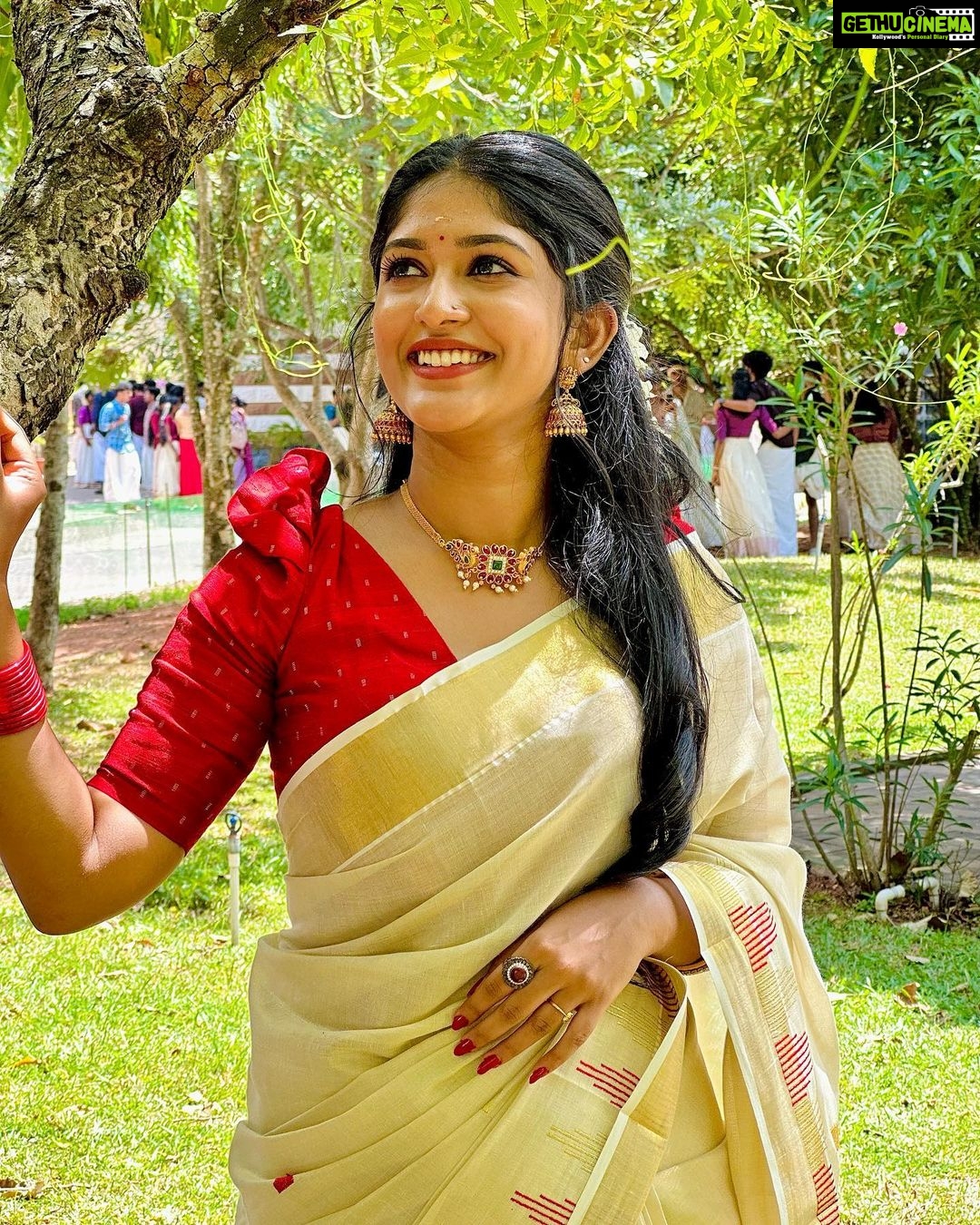 Kalyani Anil - 85K Likes - Onam’23 🌼♥️
Onam series -3🌼
#marivanious
Neckset @_vr_jewels_
Blouse from @geesahh_designs
Thanku @brides_of_deepthi for this hairstyle😘
📸 @namitha_merin_george 🫶🏻