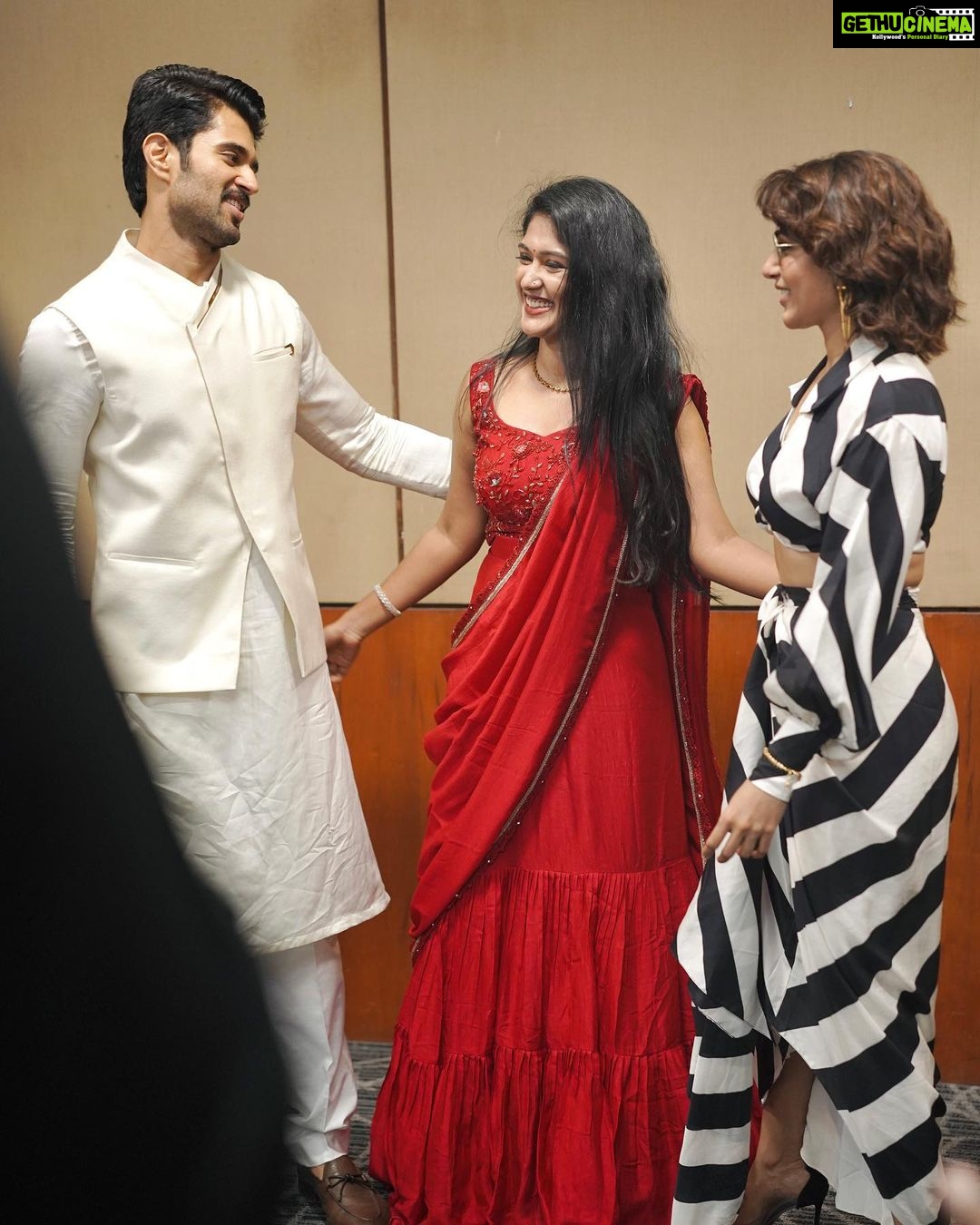 Kalyani Anil - 77.1K Likes - KUSHI♥️😭 @thedeverakonda @samantharuthprabhuoffl
👗 @prayaan_designs ♥️
📸 @cloudsbyvibin Thanku chettaaa
#kushi #vijaydevarakonda #sam #samantha