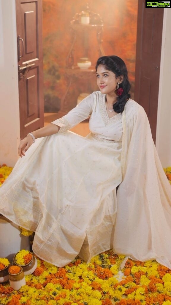 Kalyani Anil Instagram - My Onaghosham begins here, with @lifestylestores Elevating my festive look in this embellished kurta set from the #MelangeByLifestyle collection. From shimmering printed kurtas to flowy anarkalis, get ready for the festive season with the Melange collection. Shop this look and more from a Lifestyle store near you or online at lifestylestores.com. Don’t forget to check out stylish kurtas starting from Rs.499. Enjoy a fantastic 10% instant discount on Federal Bank credit and debit cards. Ellavarkum Onashamsakal! #Lifestyle #OnamWithLifestyle #Onam #StylesForEveryYou #LifestyleStores