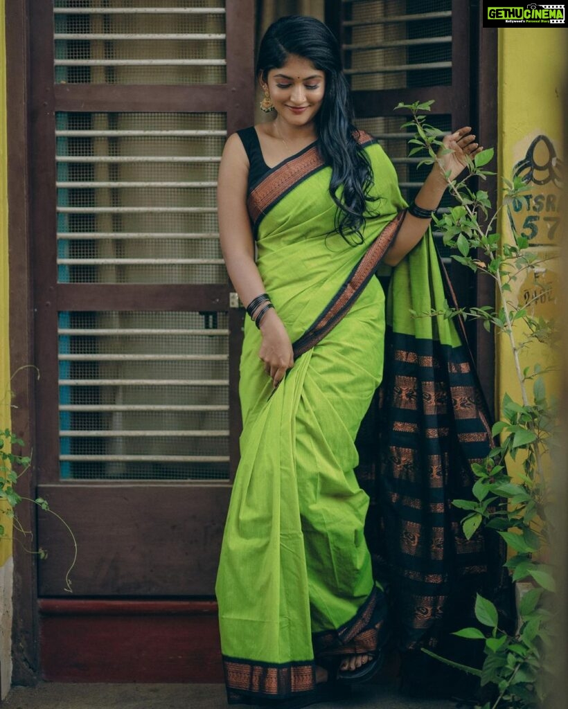 Kalyani Anil Instagram - Desi urge to wear a saree…🫶🏻🖤 Saree @ishvari.womens.world Blouse @geesahh_designs 📸 @talesbyaravind 💄 @brides_of_deepthi 🎨 @momentssbyelementricx