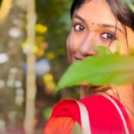 Kalyani Anil Instagram - through his eyes…. 👀🙈 Neckset @tanvy_collections #nofilter #songs #reelkarofeelkaro #reelitfeelit #trending #viral #songs #tamil #traditional