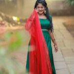 Kalyani Anil Instagram – 🦚🪷✨
👗 @d_eva_signature_bysoumyajilesh 
📸 @talesbyaravind 
💄 @brides_of_deepthi 

#reelkarofeelkaro #reelitfeelit #trend #viral #traditional #tamil #love