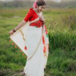 Kalyani Anil Instagram - അവിട്ടം ദിനാശംസകൾ 🌺 Onam series -7🌸 Saree @navamimypassionyourfashion 📸 @travancoreads @jithuthampifm Blouse @geesahh_designs 💄 @brides_of_deepthi