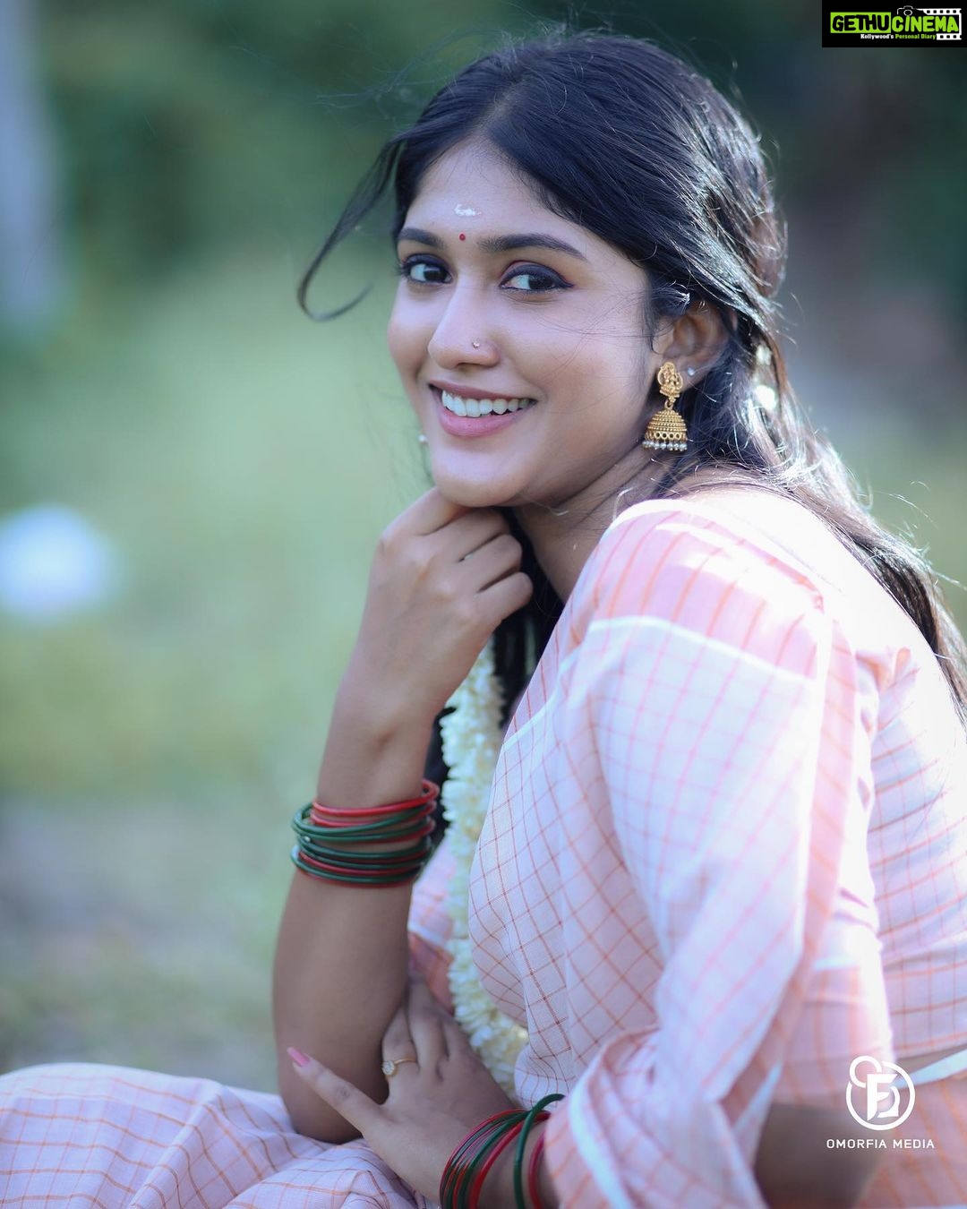 Kalyani Anil Instagram - 🤍 📸 @omorfia_media @sajad_vbm_ Saree @ar_handlooms_kuthampully