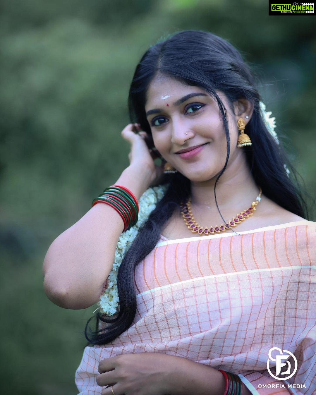 Kalyani Anil Instagram - 🤍 📸 @omorfia_media @sajad_vbm_ Saree @ar_handlooms_kuthampully