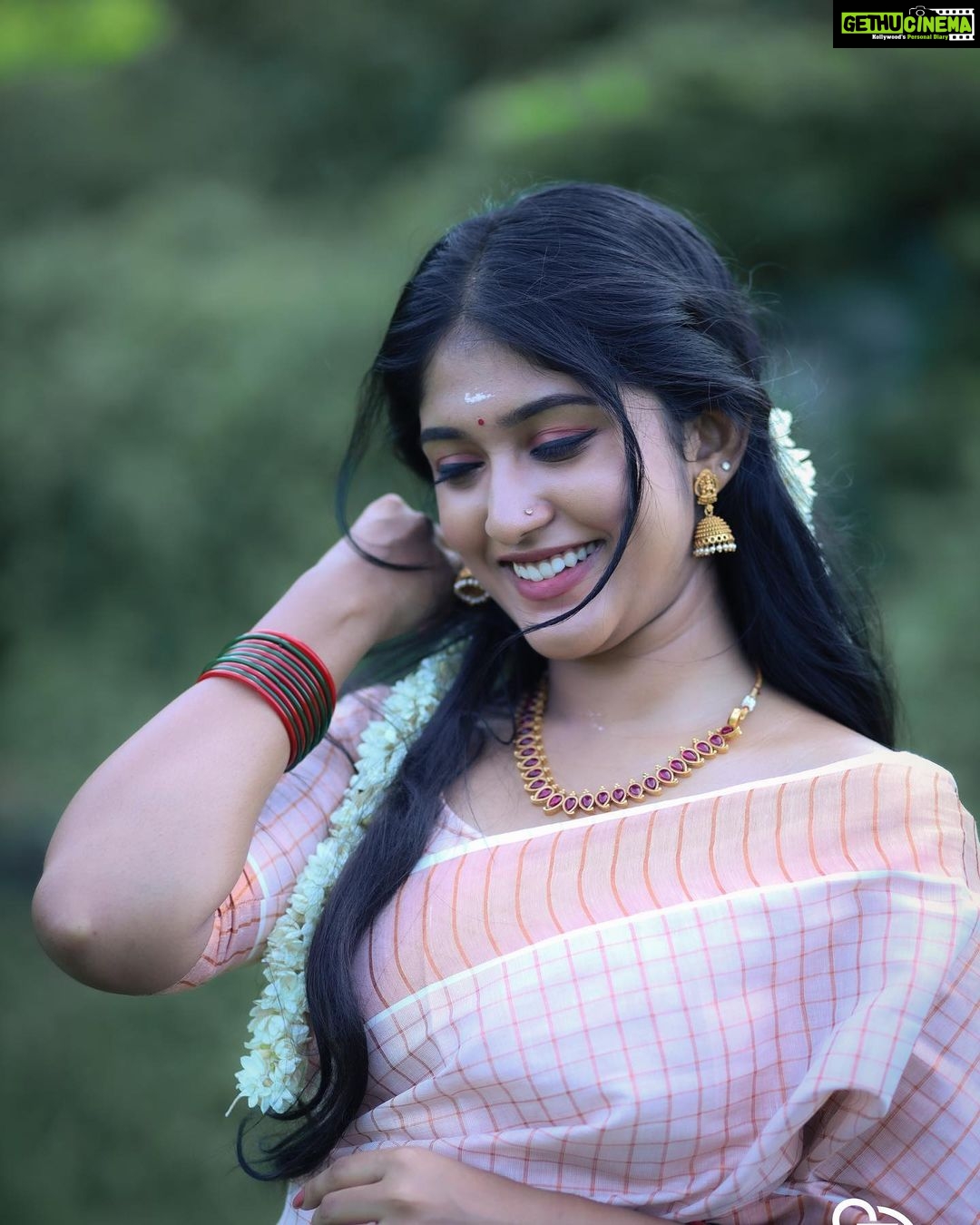 Kalyani Anil Instagram - 🤍 📸 @omorfia_media @sajad_vbm_ Saree @ar_handlooms_kuthampully