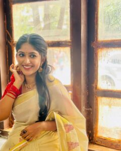 Kalyani Anil Instagram - Onam’23 🌼♥️
Onam series -3🌼
#marivanious 
Neckset @_vr_jewels_ 
Blouse from @geesahh_designs 
Thanku @brides_of_deepthi for this hairstyle😘

📸 @namitha_merin_george 🫶🏻