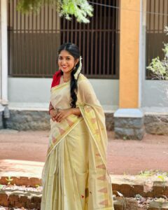 Kalyani Anil Instagram - Onam’23 🌼♥️
Onam series -3🌼
#marivanious 
Neckset @_vr_jewels_ 
Blouse from @geesahh_designs 
Thanku @brides_of_deepthi for this hairstyle😘

📸 @namitha_merin_george 🫶🏻