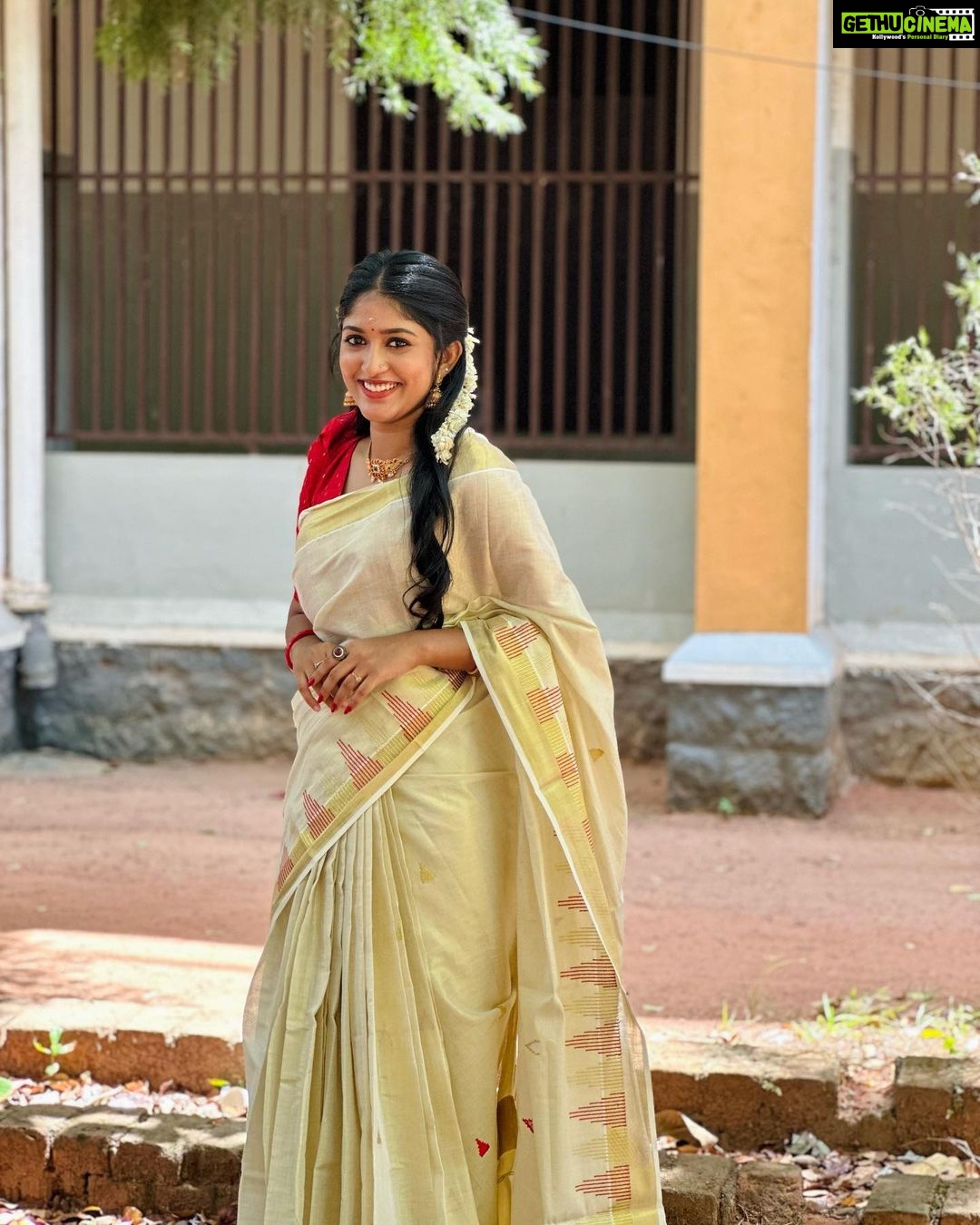 Kalyani Anil - 85K Likes - Onam’23 🌼♥️
Onam series -3🌼
#marivanious
Neckset @_vr_jewels_
Blouse from @geesahh_designs
Thanku @brides_of_deepthi for this hairstyle😘
📸 @namitha_merin_george 🫶🏻