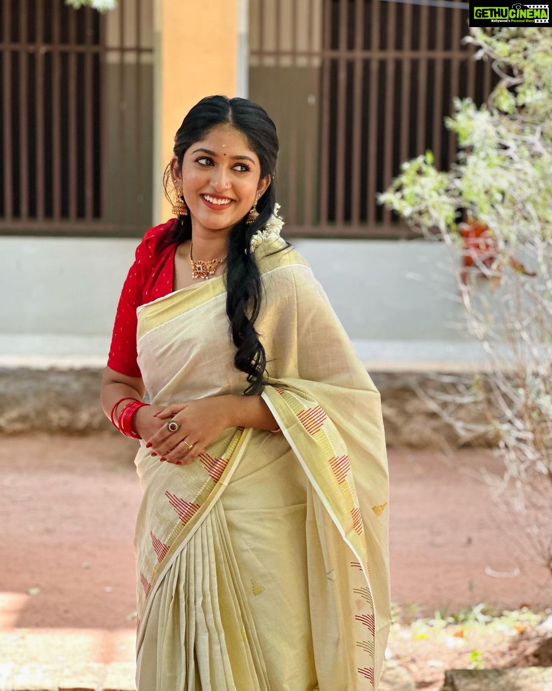 Kalyani Anil - 85K Likes - Onam’23 🌼♥️
Onam series -3🌼
#marivanious
Neckset @_vr_jewels_
Blouse from @geesahh_designs
Thanku @brides_of_deepthi for this hairstyle😘
📸 @namitha_merin_george 🫶🏻