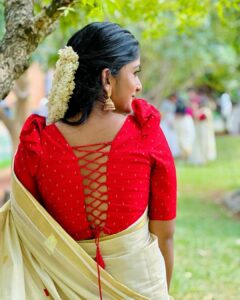 Kalyani Anil Instagram - Onam’23 🌼♥️
Onam series -3🌼
#marivanious 
Neckset @_vr_jewels_ 
Blouse from @geesahh_designs 
Thanku @brides_of_deepthi for this hairstyle😘

📸 @namitha_merin_george 🫶🏻