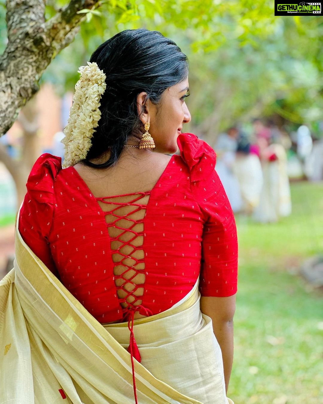 Kalyani Anil - 85K Likes - Onam’23 🌼♥️
Onam series -3🌼
#marivanious
Neckset @_vr_jewels_
Blouse from @geesahh_designs
Thanku @brides_of_deepthi for this hairstyle😘
📸 @namitha_merin_george 🫶🏻