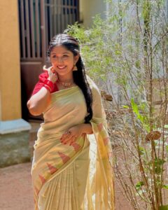 Kalyani Anil Instagram - Onam’23 🌼♥️
Onam series -3🌼
#marivanious 
Neckset @_vr_jewels_ 
Blouse from @geesahh_designs 
Thanku @brides_of_deepthi for this hairstyle😘

📸 @namitha_merin_george 🫶🏻