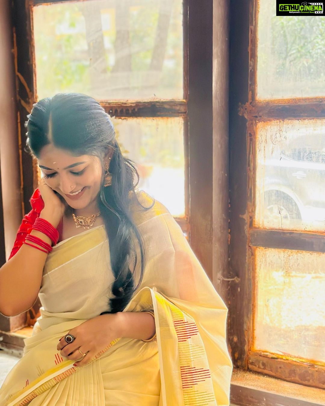 Kalyani Anil - 85K Likes - Onam’23 🌼♥️
Onam series -3🌼
#marivanious
Neckset @_vr_jewels_
Blouse from @geesahh_designs
Thanku @brides_of_deepthi for this hairstyle😘
📸 @namitha_merin_george 🫶🏻