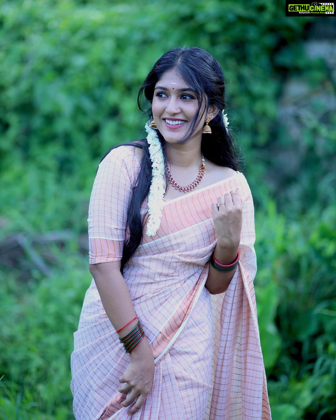Kalyani Anil Instagram - πΌπ€ Onam series -2πΌ Saree @ar_handlooms_kuthampully πΈ @sajad_vbm_ @omorfia_media