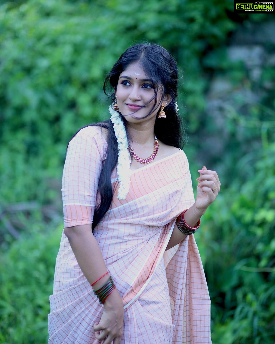 Kalyani Anil Instagram - πΌπ€ Onam series -2πΌ Saree @ar_handlooms_kuthampully πΈ @sajad_vbm_ @omorfia_media