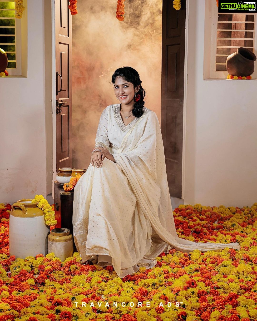 Kalyani Anil Instagram - 🌼✨ Onam series -1🌼 Simple and elegant accessories from @tanvy_collections 📸 @jithuthampifm @travancoreads