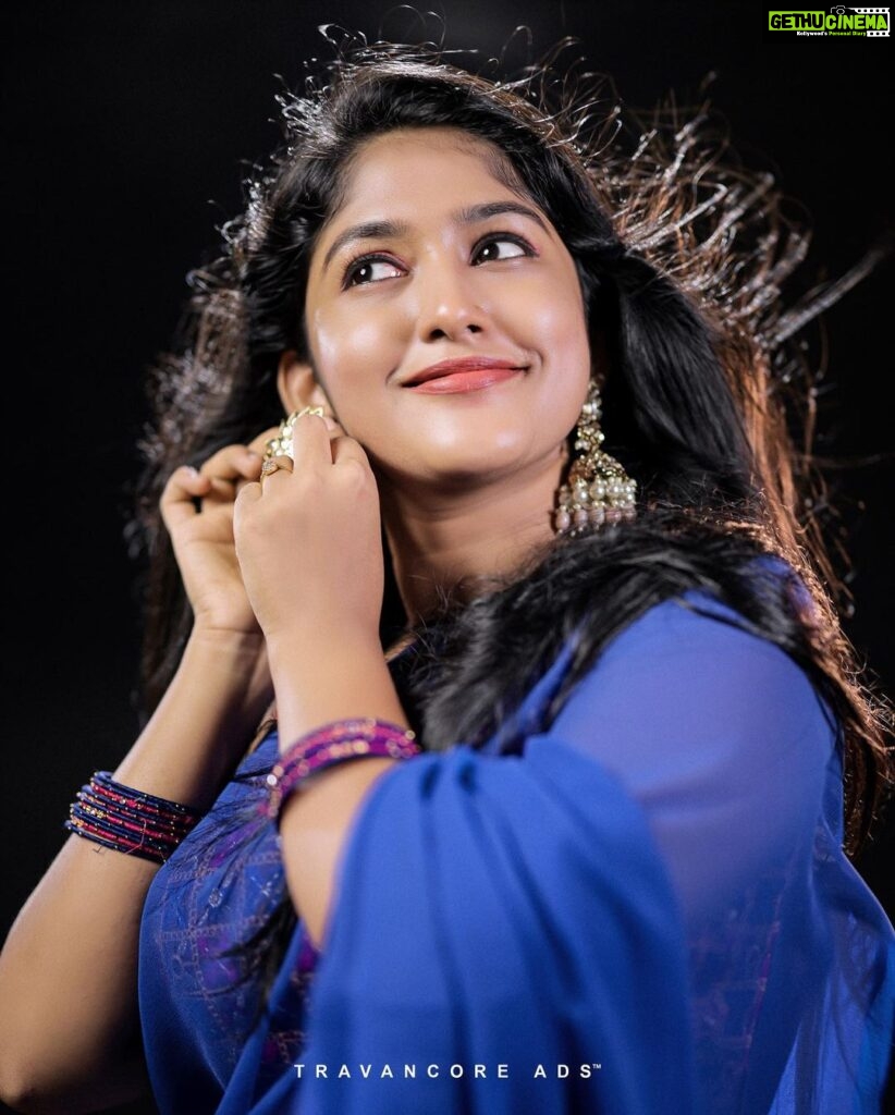 Kalyani Anil Instagram - Jumkha ❤️‍🔥 Earings @pretty.jewelbox 📸 @travancoreads @jithuthampifm Saree @geesahh_designs