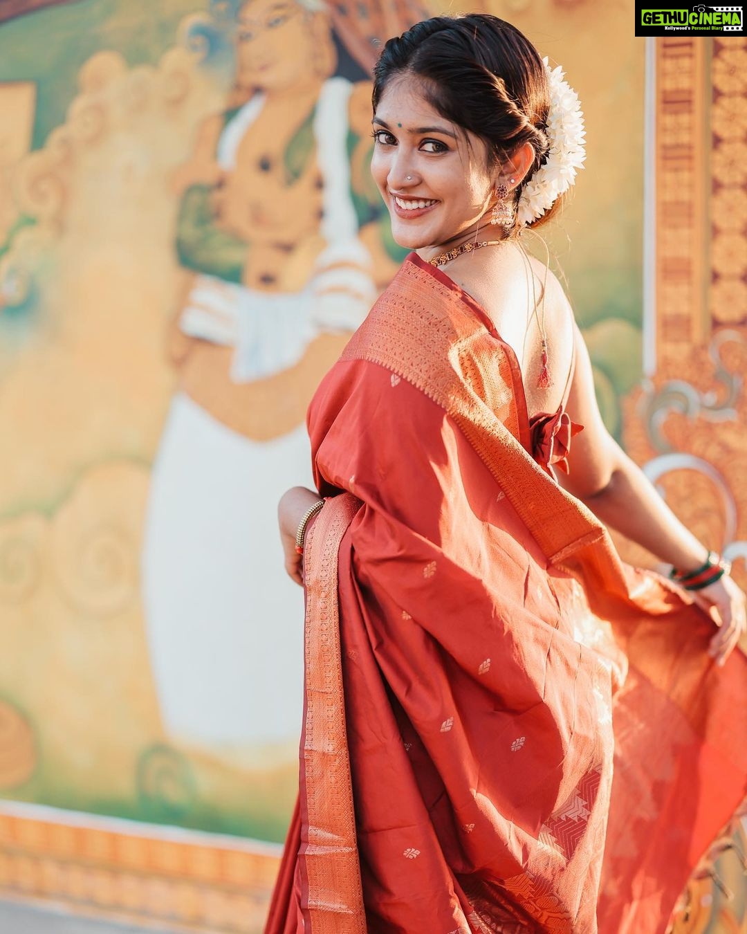 Kalyani Anil Instagram - 🪞🌞✨ Saree @anicham_boutique 📸 @travancoreads @jithuthampifm 🎨 @momentssbyelementricx