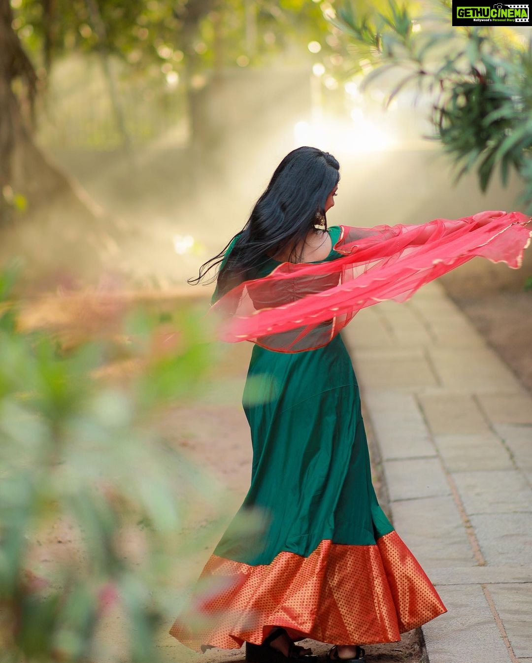 Kalyani Anil Instagram - 🌞🪷✨ 👗 @d_eva_signature_bysoumyajilesh 📸 @talesbyaravind Edits @momentssbyelementricx 💄 @brides_of_deepthi Trivandrum, India