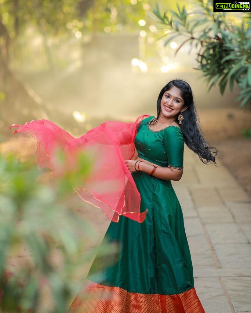 Kalyani Anil Instagram - 🌞🪷✨ 👗 @d_eva_signature_bysoumyajilesh 📸 @talesbyaravind Edits @momentssbyelementricx 💄 @brides_of_deepthi Trivandrum, India