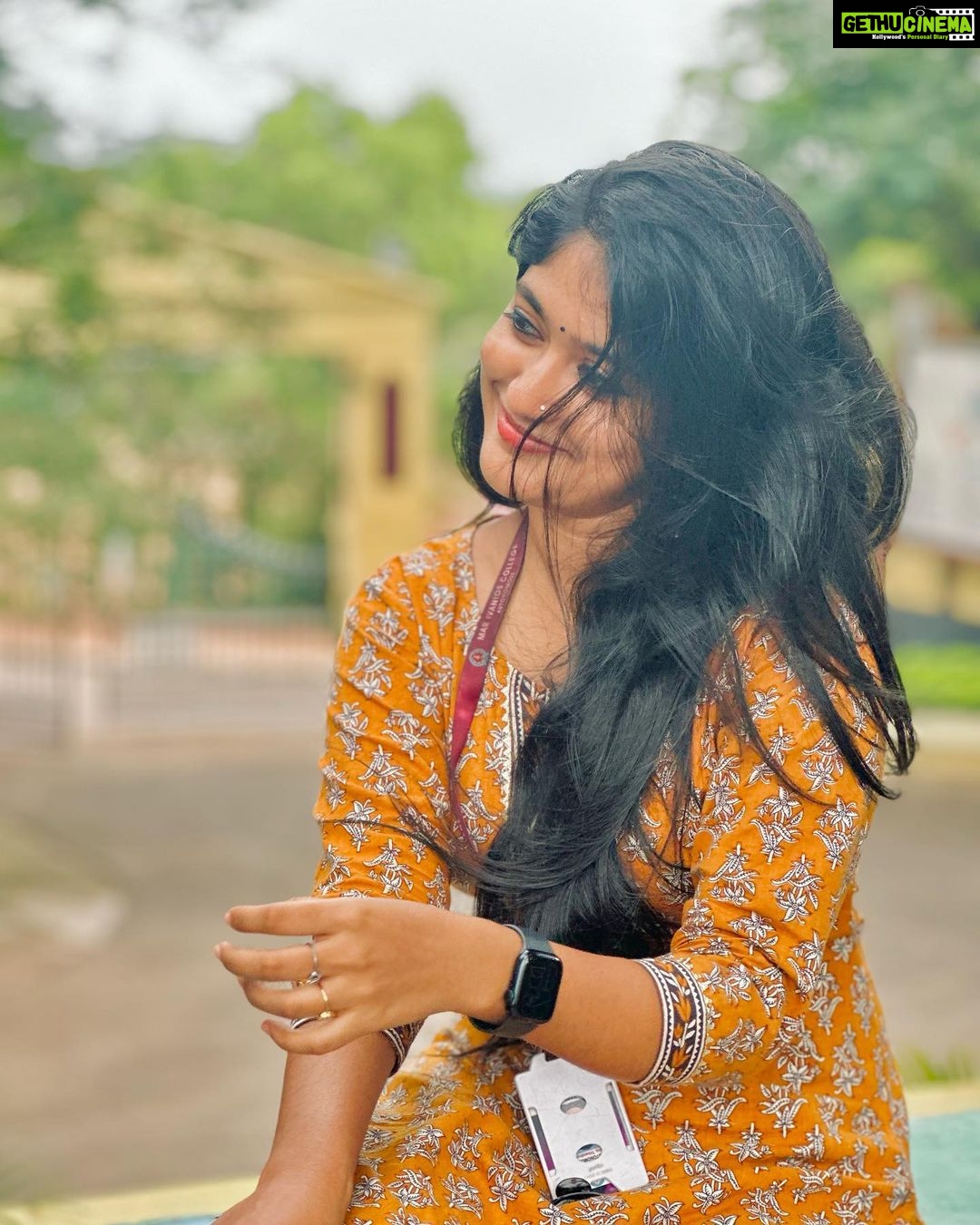 Kalyani Anil - 72.2K Likes - You drew stars around my scars…🌚
📸 @_.swathy_saji._
#marivanioscollege #ivanios #college