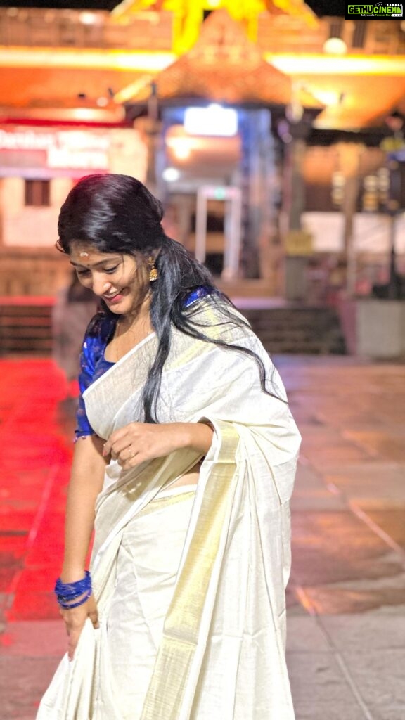 Kalyani Anil Instagram - പത്മനാഭന്റെ മണ്ണ്….✨ Saree @ar_handlooms_kuthampully 📸 @sonu_.sajeev 💋 #temple #traditional #reelkarofeelkaro #reelitfeelit #hindi #saree #love #trend #viral #trivandram #padmanabhaswamytemple