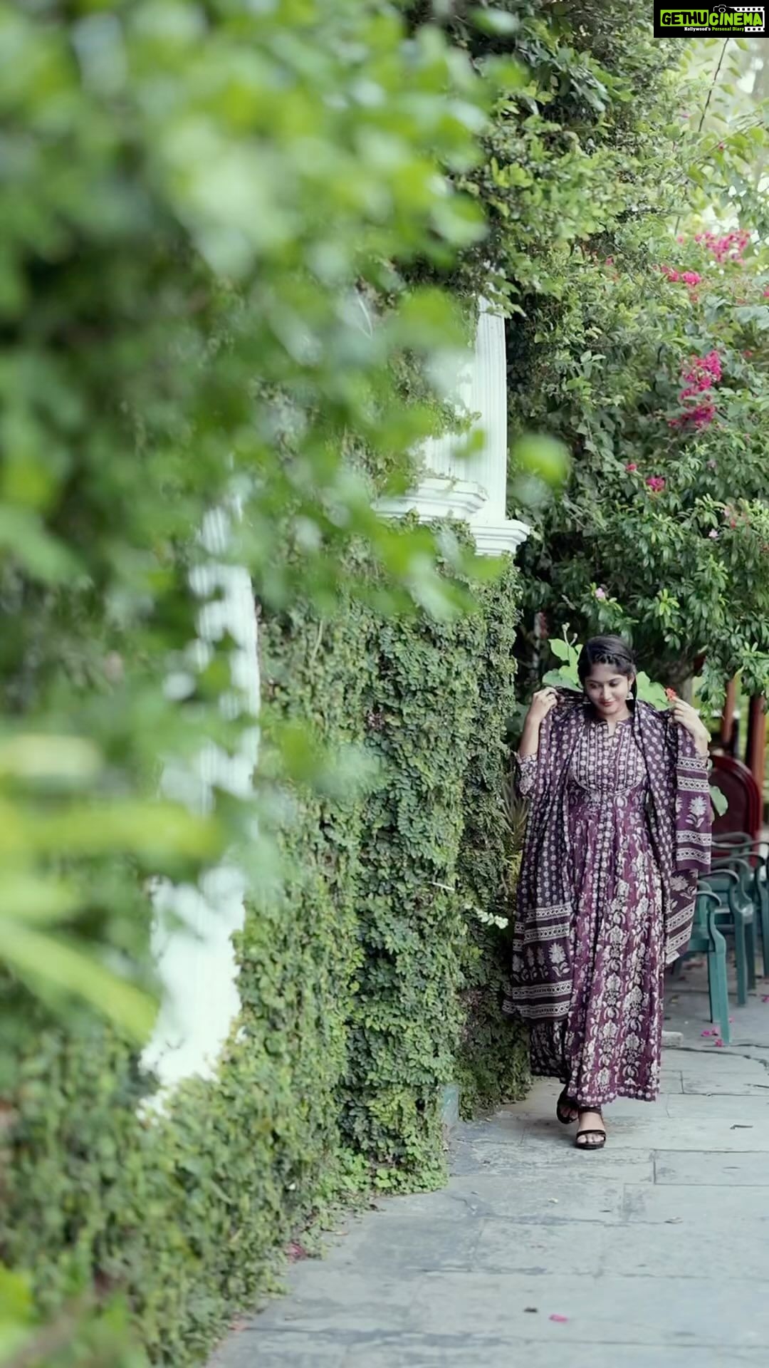 Kalyani Anil Instagram - ഭ്രാന്തമായി ഒരാളെ ചങ്കിൽ കൊണ്ട് നടക്കണമെങ്കിൽ ആ കൊണ്ടുനടക്കുന്നയാൾക്കും ഒരല്പം ഭ്രാന്ത് ഉണ്ടാവണം……. 👗 @vddesignz.in 📸 @travancoreads @jithuthampifm 🎨 @momentssbyelementricx #reelkarofeelkaro #reelitfeelit #trend #viral #songs #lovestatus #love #anarkali