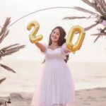 Kalyani Anil Instagram – It’s my bday….💫

🧁 @amoracelebrations 
👗 @geesahh_designs 
💄 @brides_of_deepthi 
Decoration @nagercoil_decors