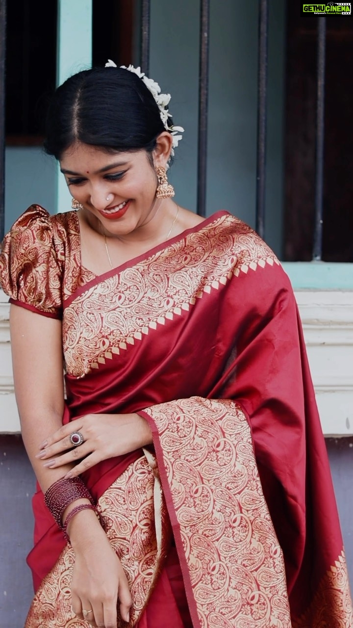 Kalyani Anil Instagram - You deserve the same love that you give🫶🏻🌚 📸 @___jibilin___ Saree @epikaindia Earings @canisaperidot
