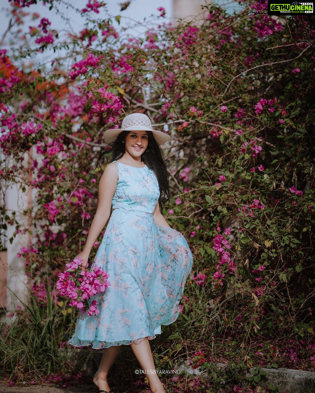 Kalyani Anil Instagram - Bougainvillea🌸 📸 @talesbyaravind 👗 @geesahh_designs