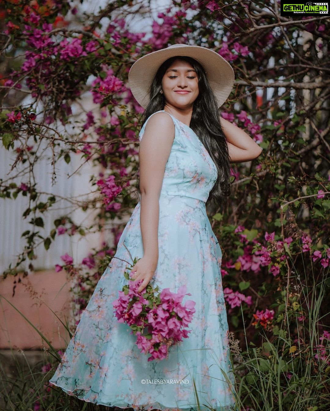 Kalyani Anil Instagram - Bougainvillea🌸 📸 @talesbyaravind 👗 @geesahh_designs
