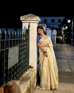 Kalyani Anil Instagram - ✨

Saree @ar_handlooms_kuthampully 

📸 @sonu_.sajeev 😘

#trivandrum #padmanabhaswamytemple