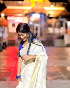 Kalyani Anil Instagram - ✨

Saree @ar_handlooms_kuthampully 

📸 @sonu_.sajeev 😘

#trivandrum #padmanabhaswamytemple