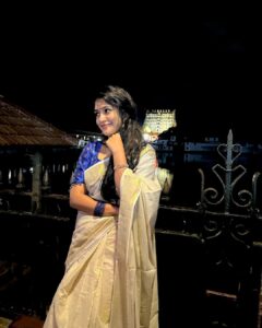 Kalyani Anil Instagram - ✨

Saree @ar_handlooms_kuthampully 

📸 @sonu_.sajeev 😘

#trivandrum #padmanabhaswamytemple