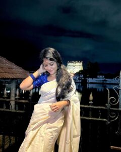 Kalyani Anil Instagram - ✨

Saree @ar_handlooms_kuthampully 

📸 @sonu_.sajeev 😘

#trivandrum #padmanabhaswamytemple