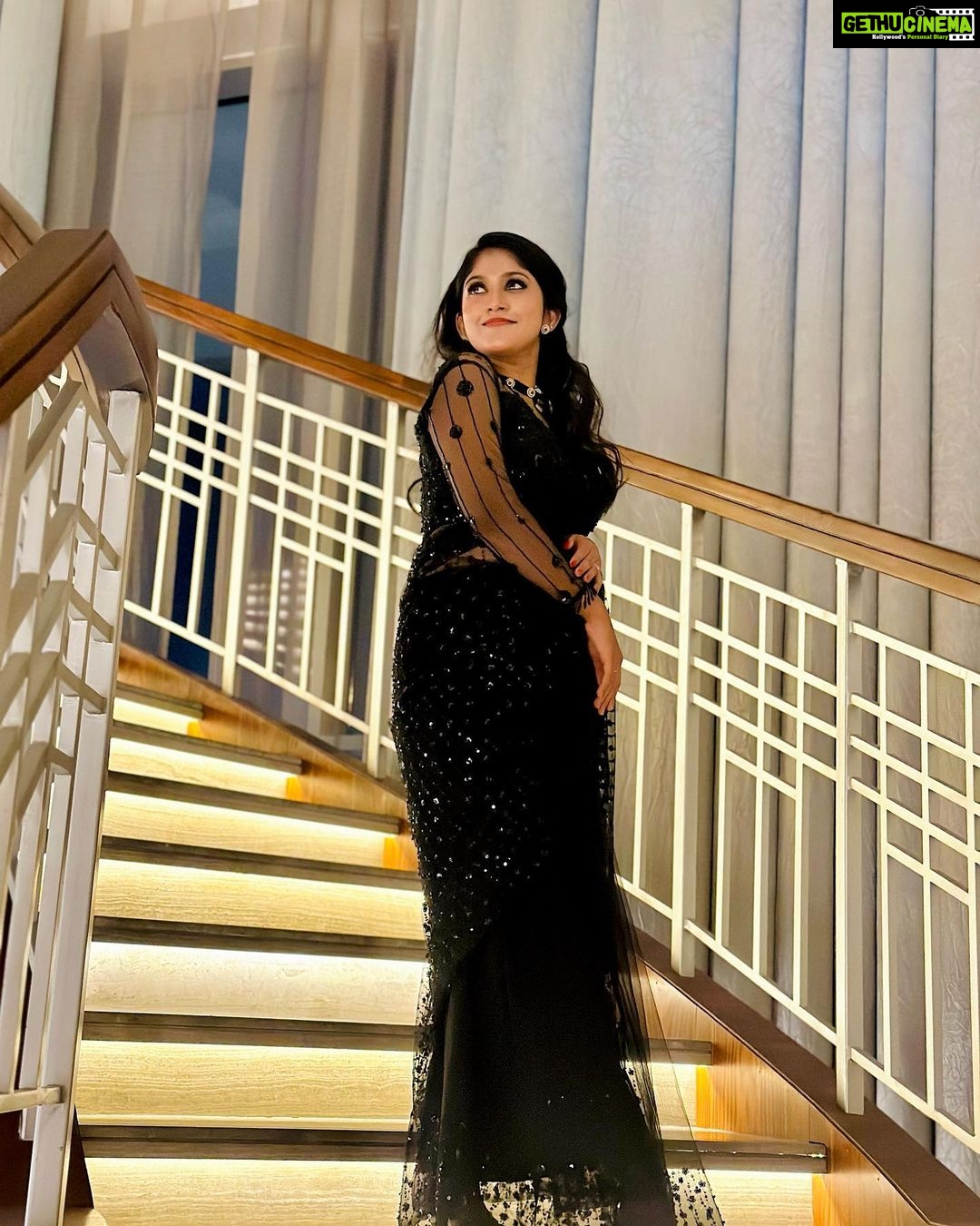 Kalyani Anil Instagram - Step into your dream…✨🖤 Saree @geesahh_designs Neckset @blushingtone_rentals 📸 @deepthi8934 Dubai, United Arab Emirates