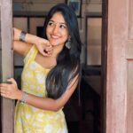 Kalyani Anil Instagram - …..🌚💛 Kurthi from @amiravogue.in 📸 @_.swathy_saji._ 🫶🏻😘 Mar Ivanios College
